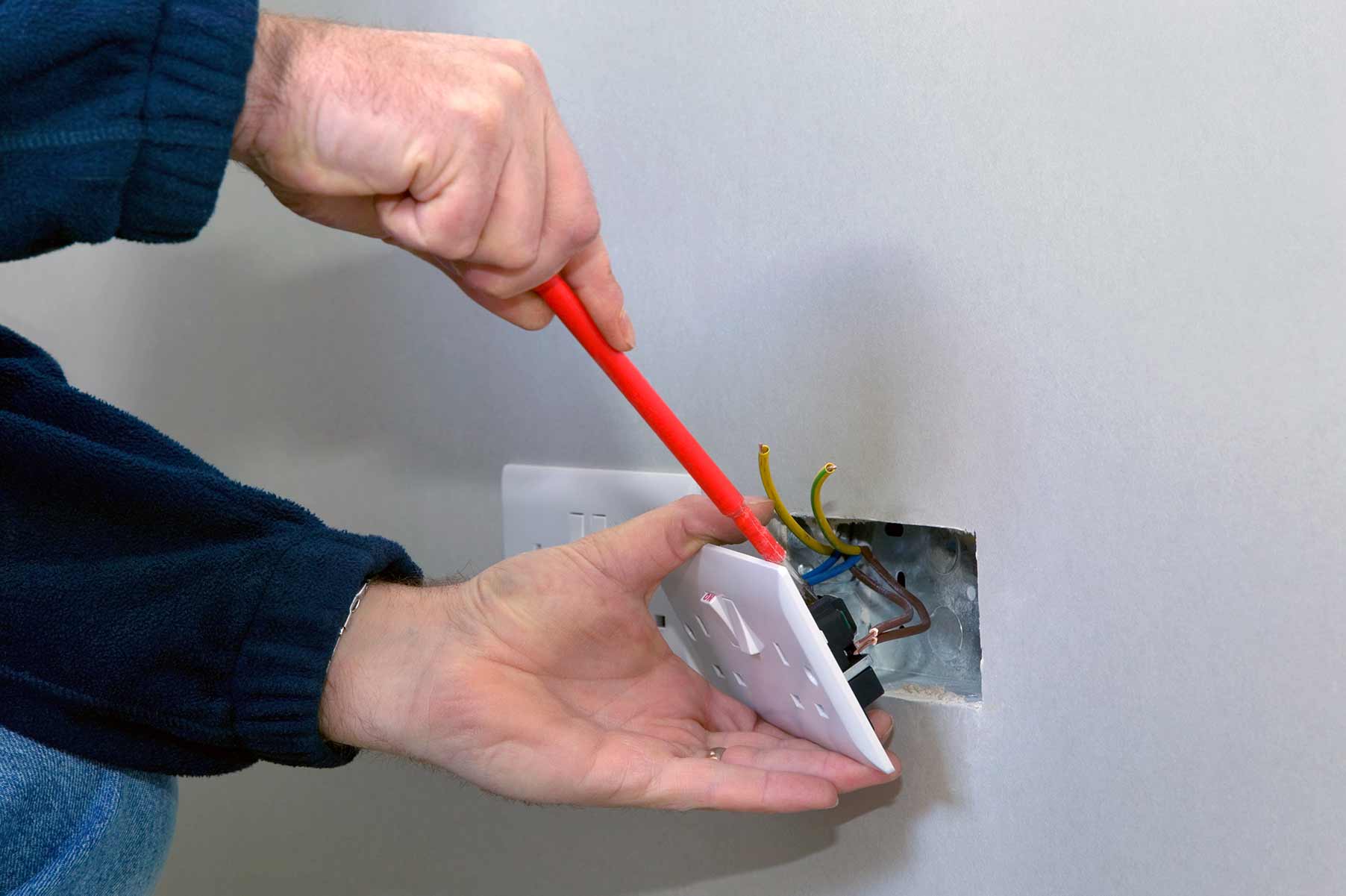 Our electricians can install plug sockets for domestic and commercial proeprties in Brighton and the local area. 